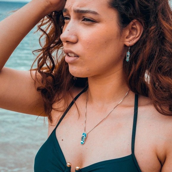 Hawaiian Blue Fire Opal Flip Flop Necklace Pendant Silver Plated Rhinestones NIB - Picture 8 of 8